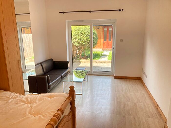 1 Bedroom Flat To Rent In Very Near Gunnersbury Gardens Area, Acton Town, W3