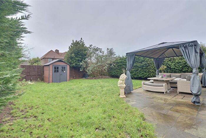 4 Bedroom Property For Sale In Atherley Road, Hayling Island, PO11