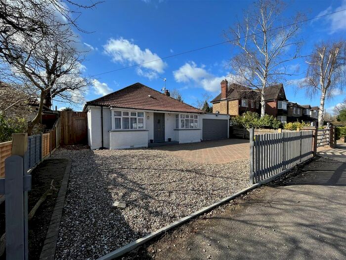 4 Bedroom Detached Bungalow To Rent In Oak Avenue, Ickenham, Uxbridge, UB10