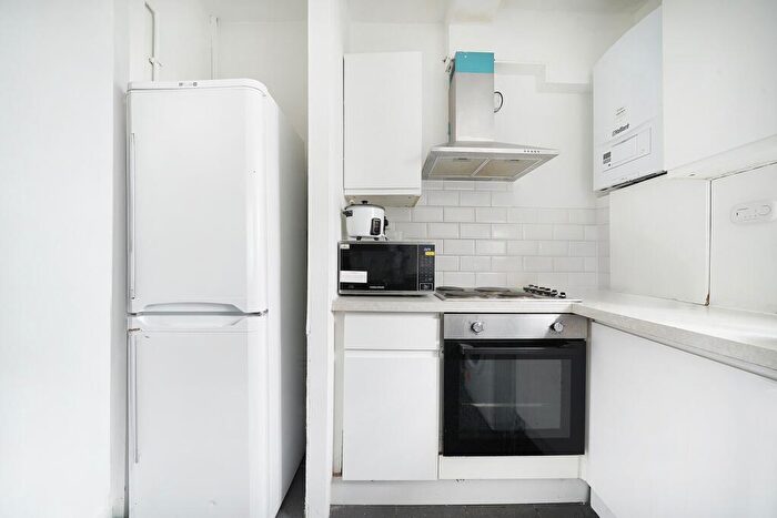 3 Bedroom Flat To Rent In Lorraine Court, Lewis Street, Camden, NW1