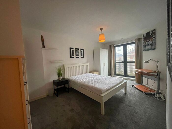 2 Bedroom Flat To Rent In Queens Dock Avenue, City Centre, Hull, HU1