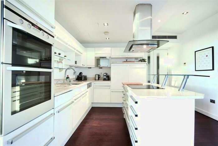 2 Bedroom Flat To Rent In Southgate Road, De Beauvoir, Hackney, London, N1