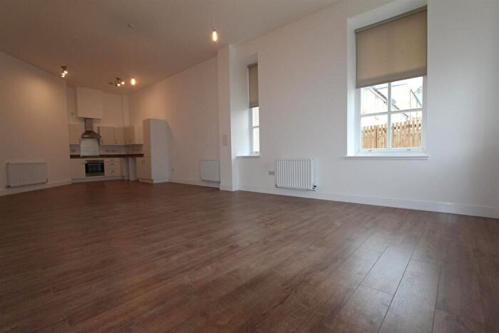 2 Bedroom Apartment To Rent In B Pilmuir Street, Dunfermline, KY12