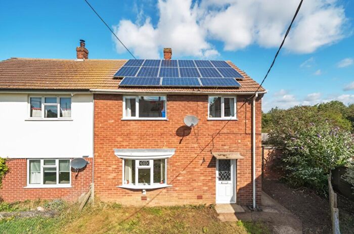 3 Bedroom Semi-Detached House For Sale In Castle View, Walcott, LN4