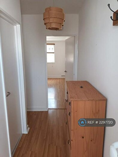 1 Bedroom Flat To Rent In Roman Road, London, E3