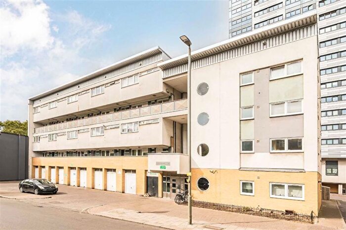 3 Bedroom Flat For Sale In Culvert Road, Battersea, SW11