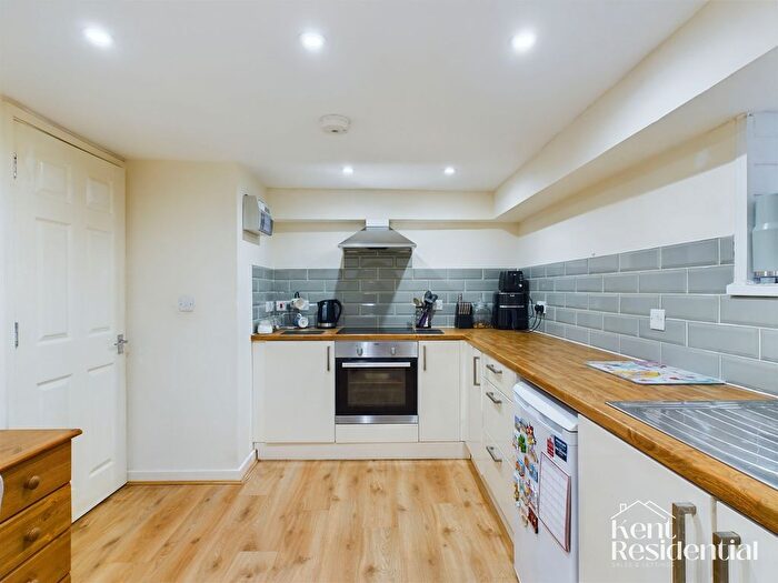 1 Bedroom Flat To Rent In Albion Place, Burwood House, ME14