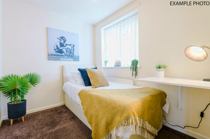 2 Bedroom Terraced House To Rent In Joshua Grange, Salford, M6