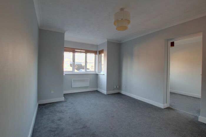2 Bedroom Flat To Rent In Avenue Road, St. Neots, Cambs PE19