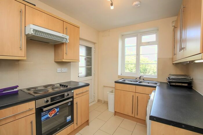 4 Bedroom Flat To Rent In Brook Lodge, North Circular Road, Golders Green, NW11