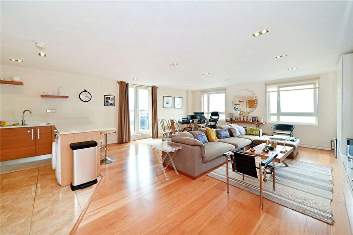 2 Bedroom Flat To Rent In City Tower, Limeharbour, Canary Wharf, London, E14