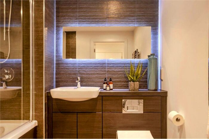 2 Bedroom Flat To Rent In Potato Wharf, Manchester, England, M3