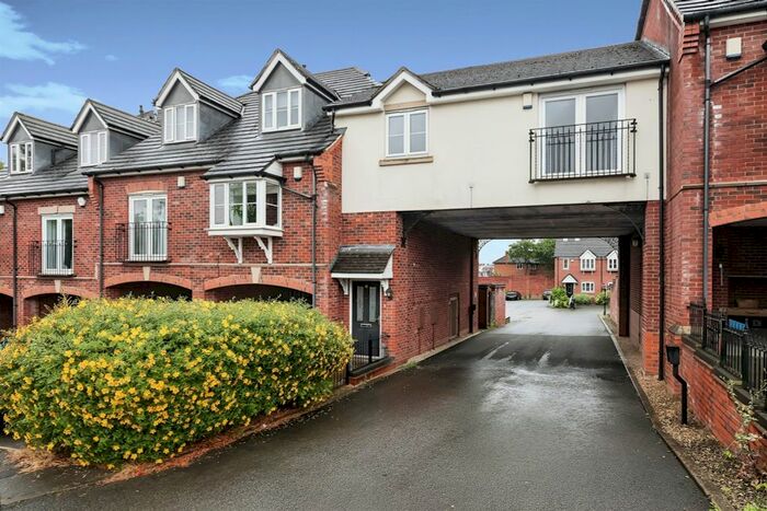 2 Bedroom Flat For Sale In George Road, Halesowen, B63