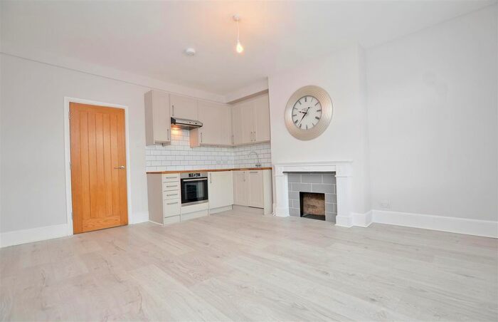 2 Bedroom Flat To Rent In High Street, Hampton Wick, Kingston Upon Thames, KT1