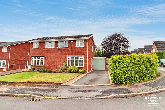 3 Bedroom Semi-Detached House For Sale In Giles Road, Lichfield, WS13