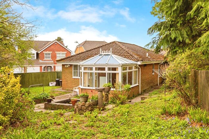 3 Bedroom Bungalow For Sale In Maes-y-Celyn, Three Crosses, Swansea, SA4