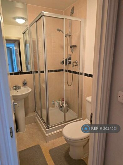 2 Bedroom Flat To Rent In Bourne Place, Chertsey, KT16
