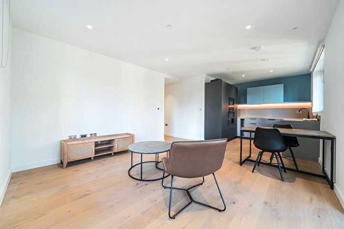 1 Bedroom Flat To Rent In Peninsula Gardens, Chandlers Avenue, Lower Riverside, Greenwich Peninsula, SE10