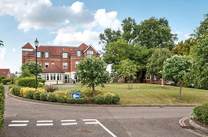 2 Bedroom Flat For Sale In Kinglake Drive, Taunton, Somerset, TA1