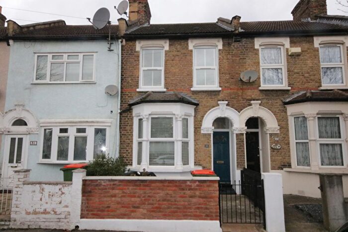 2 Bedroom Terraced House To Rent In Kingsland Rd, E13