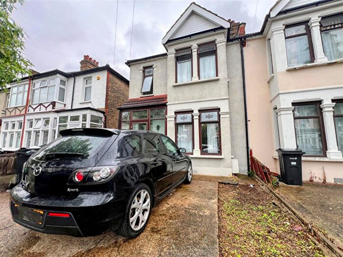 3 Bedroom Property To Rent In Lansdowne Road, Seven Kings, Ilford, IG3
