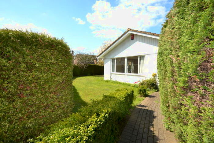 3 Bedroom Bungalow To Rent In Carleton Close, Esher, KT10