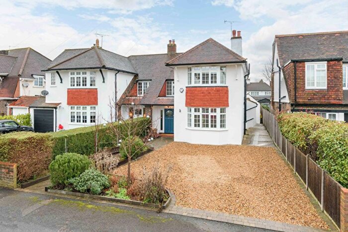 3 Bedroom Semi Detached House For Sale In Meadowside, Walton-On-Thames, KT12