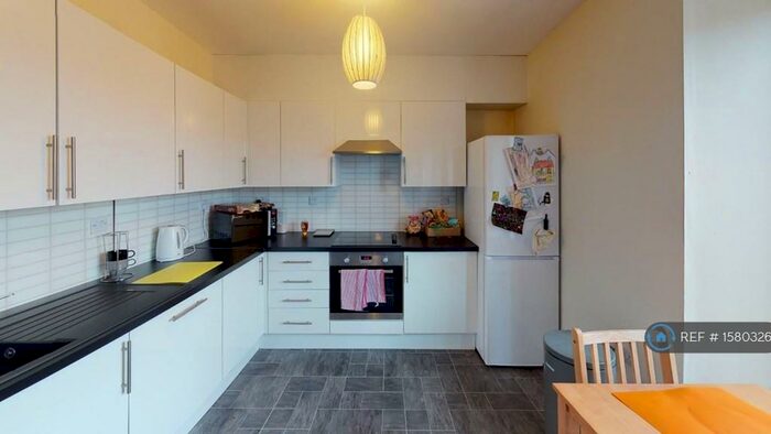 1 Bedroom Flat To Rent In Ferguson House, Neath, SA11