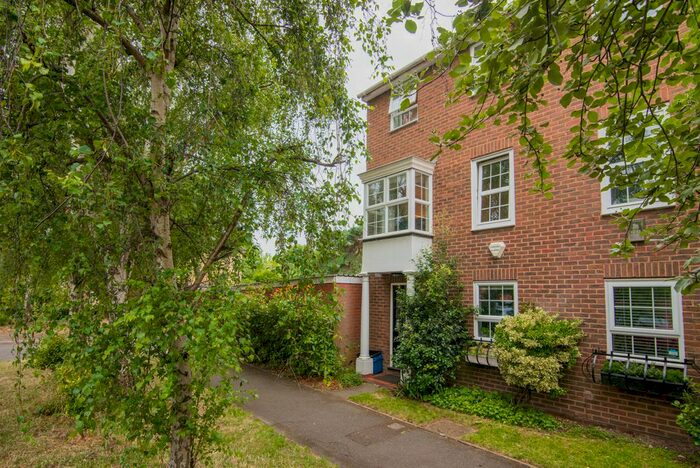 4 Bedroom End Of Terrace House To Rent In Gainsborough Road, Richmond, Uk, TW9