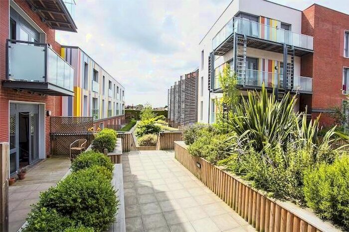 2 Bedroom Flat To Rent In Uxbridge Road, Acton, London, W3