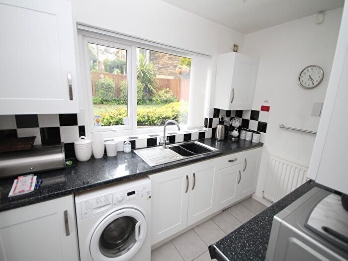 2 Bedroom End Of Terrace House For Sale In Ashwell Road, Heaton, Bradford, BD9