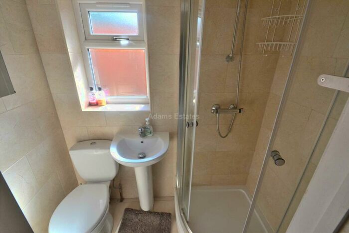4 Bedroom Terraced House To Rent In Wykeham Road, Reading, RG6