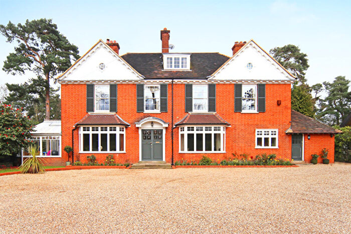 6 Bedroom House To Rent In Oatlands Avenue, Weybridge, KT13