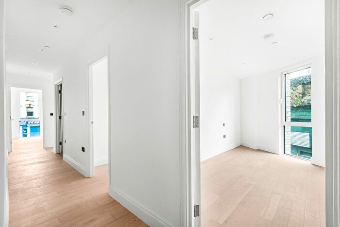 1 Bedroom Flat For Sale In High Road Leyton, Grove Green, E10