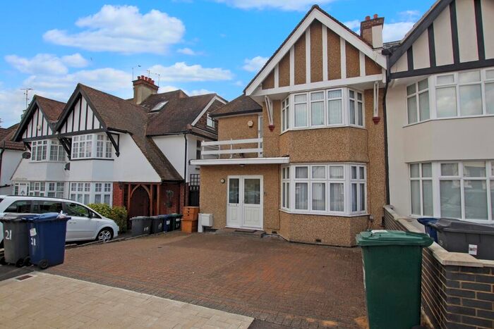 3 Bedroom Semi-Detached House To Rent In Edgware, HA8