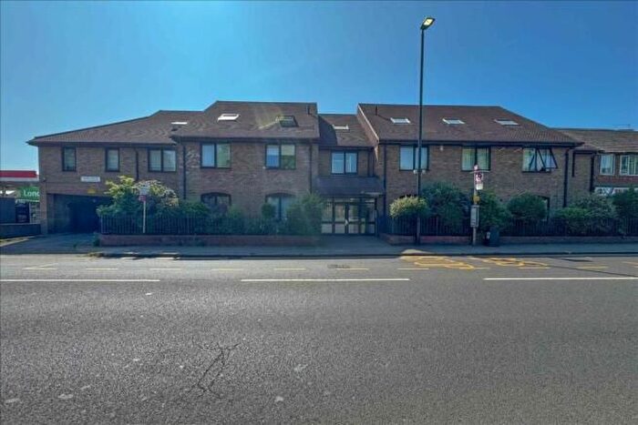 1 Bedroom Flat To Rent In Staines Road, Bedfont, Feltham, TW14