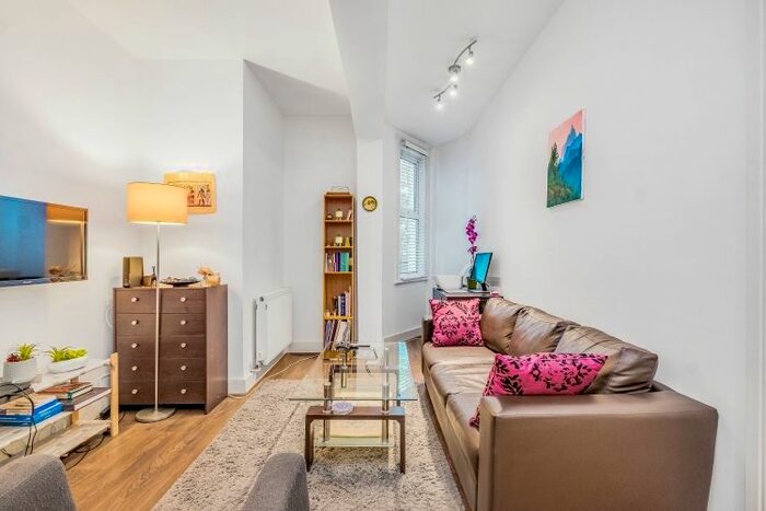 1 Bedroom Flat To Rent In Nevern Place, London, SW5