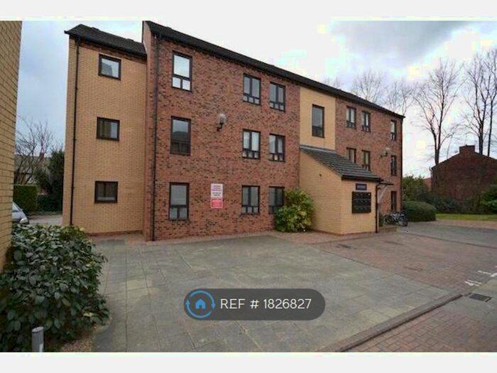 2 Bedroom Flat To Rent In Woodlands Village, Wakefield, WF1