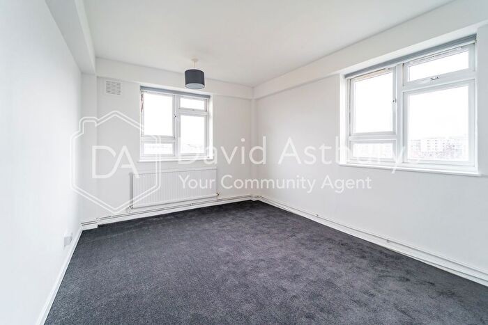 3 Bedroom Flat To Rent In Lordship Road, Stoke Newington, London, N16