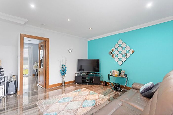 3 Bedroom Semi-detached Bungalow For Sale In Loch Trool Way, Whitburn, EH47