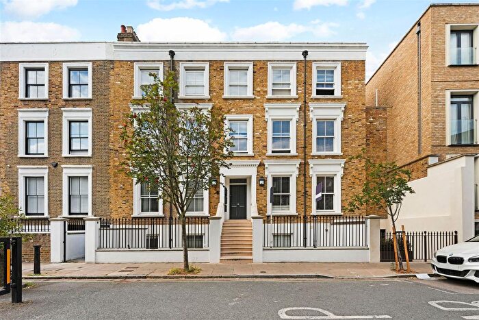 3 Bedroom Flat To Rent In Britannia Road, London, SW6