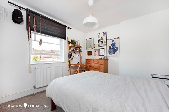 1 Bedroom Flat To Rent In Dunsmure Road, London, N16