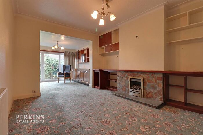 4 Bedroom Semi-Detached House To Rent In Headstone Lane, Harrow, HA2