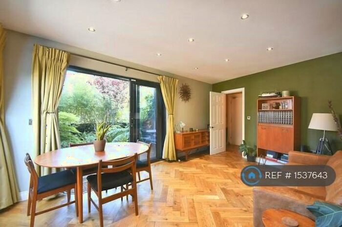 2 Bedroom Flat To Rent In Gordon Road, London, SE15