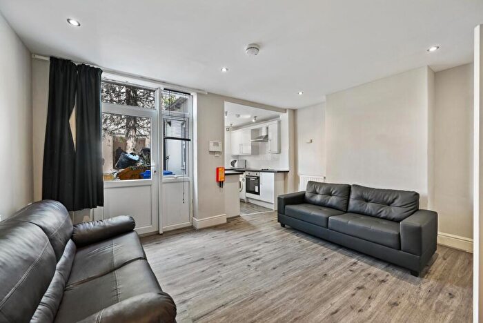 5 Bedroom House To Rent In Edmund Road, Sheffield, S2