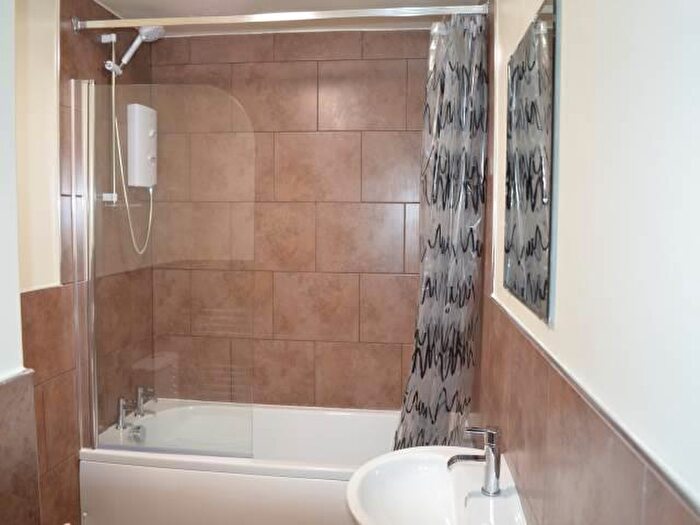 2 Bedroom Apartment To Rent In Forth Place, City Centre, Newcastle Upon Tyne, NE1