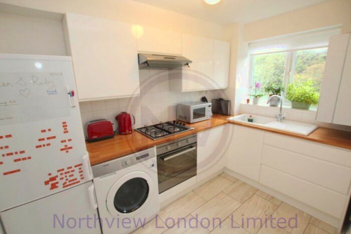 1 Bedroom Flat To Rent In Silver Birch Close, New Southgate, N11