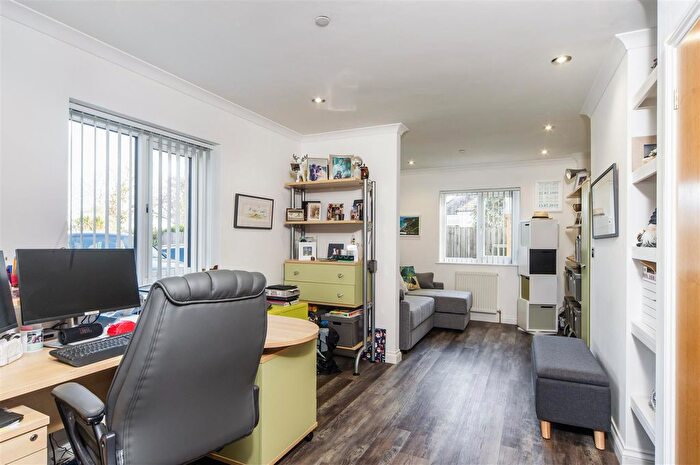 5 Bedroom Detached House For Sale In Farley Close, Truro, TR1