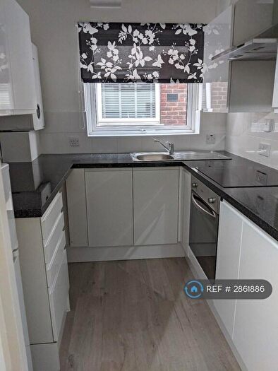 2 Bedroom Flat To Rent In The Laurels, Bromley, BR1