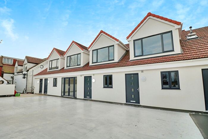 2 Bedroom Flat To Rent In Elmsleigh Drive, Leigh-On-Sea, SS9